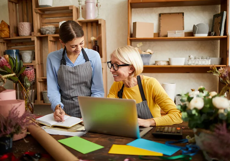 Entrepreneures trouvant des solutions de crédit adaptées pour leur commerce